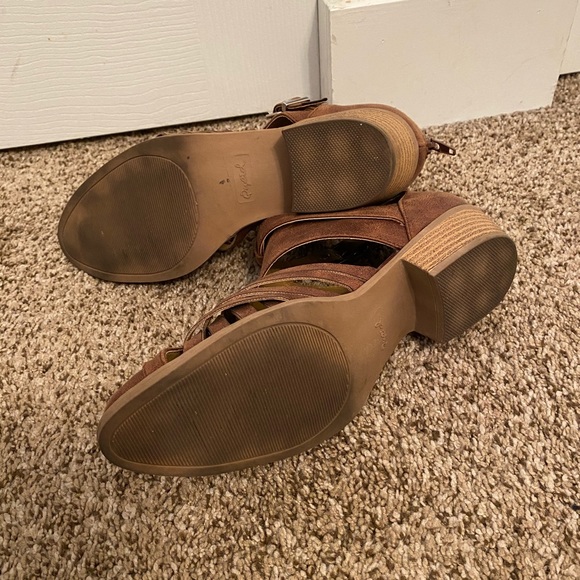 Cute booties! Like new! - Picture 4 of 5